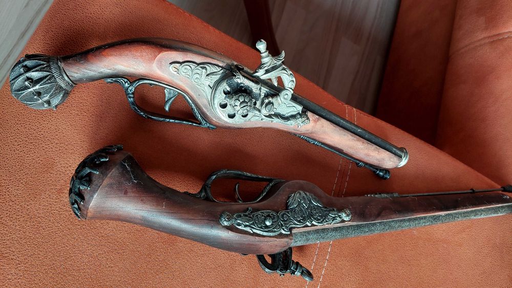 Pistol si Pusca lemn arme panoplie Lemn si Metal