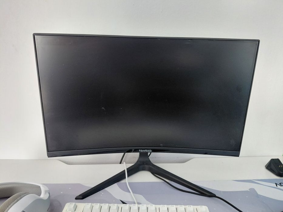 Vand pc gaming aceptabil ,in stare buna