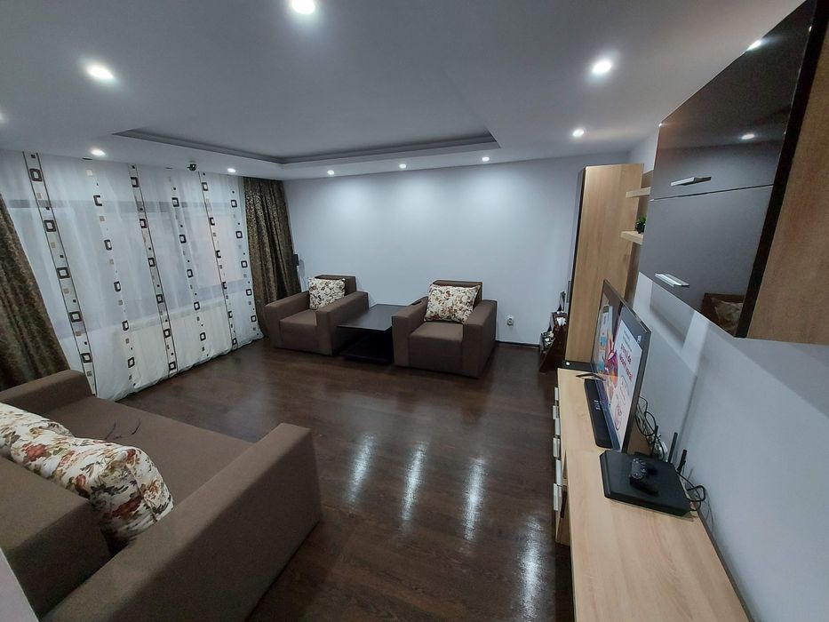 Vand apartament 3 camere