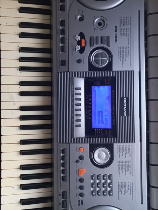 Синтезатор Cortland