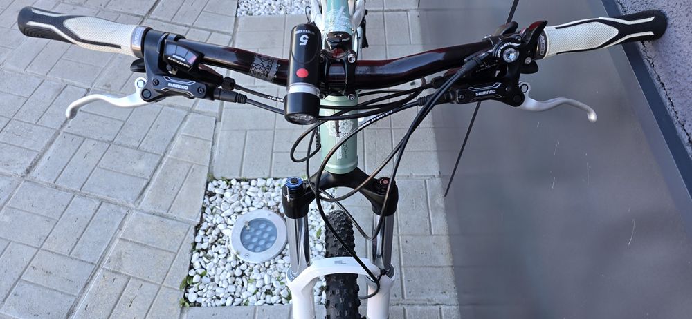 Скот с 2 амортисьора. Нов 26ц.L разм.