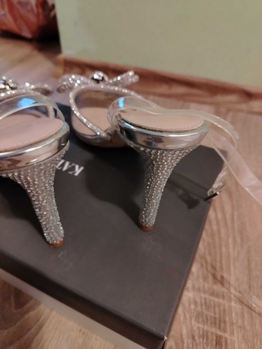 Официални обувки на ток