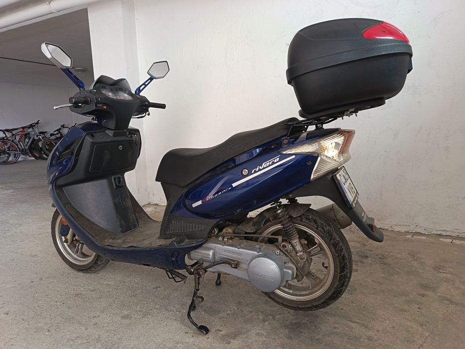 Scuter Rivero 125 cu răcire pe aer