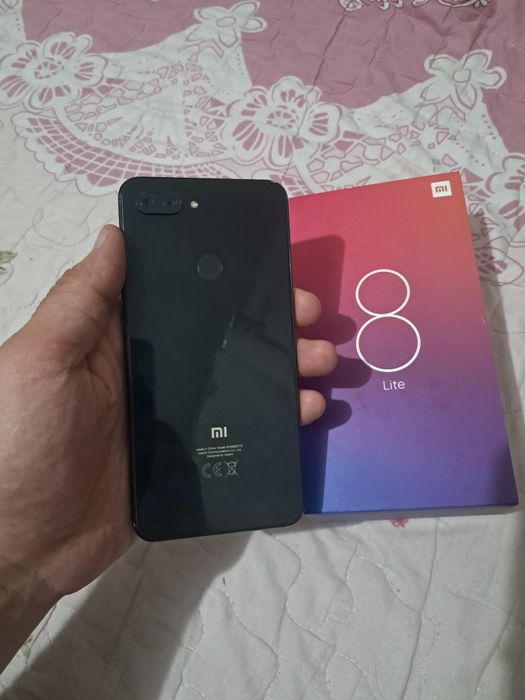 Xiaomi MI 8 Lite 6/128GB Black Karobka Flagman Holati Yaxshi Otlichni