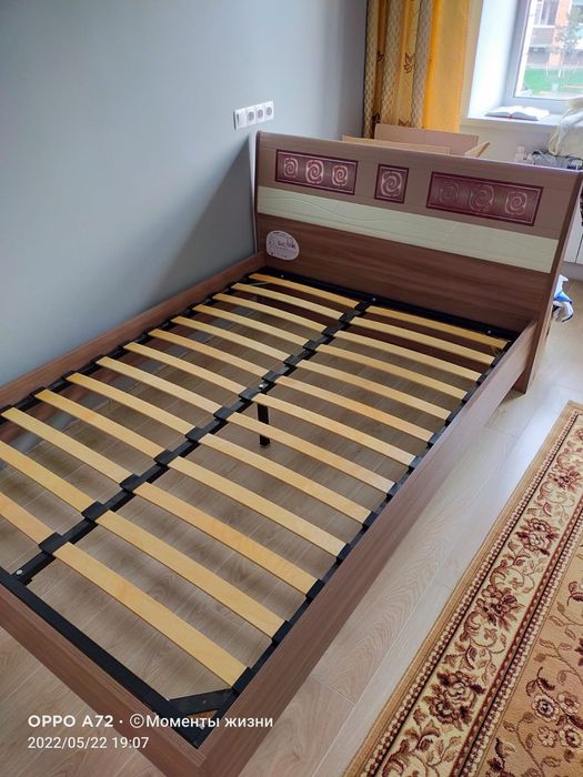 Кровать с матрасом