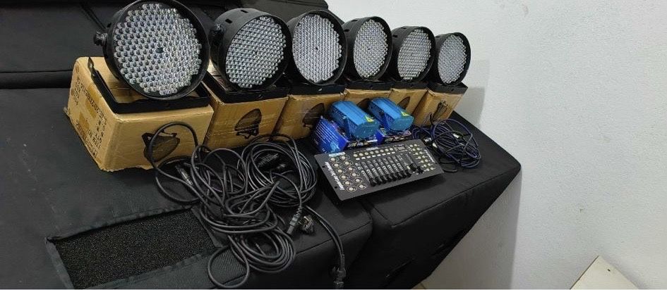 Vand schela de lumini cu 6 par led si dmx 512