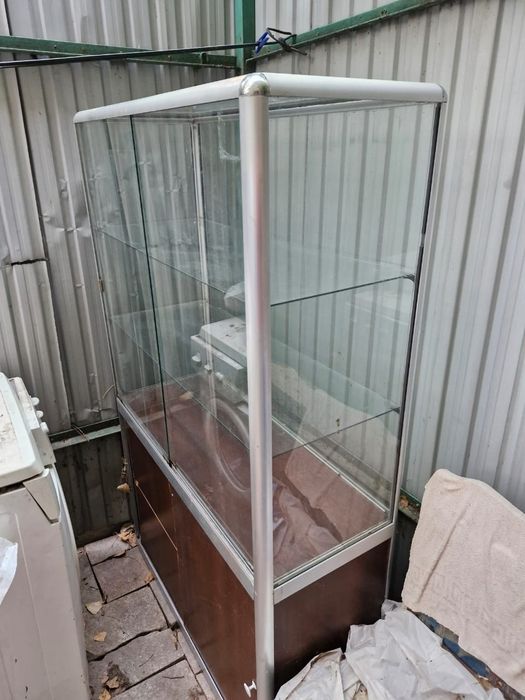 Стеклянный шкаф б.у