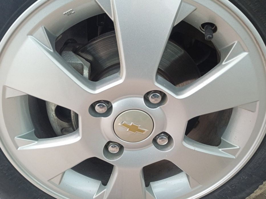 Машина йили 2023 .    
Юргани 22000 
АВС бор
Механика
Сидения кизийди