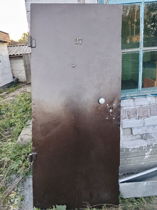Железный дверь все комплект 2 ключ есть