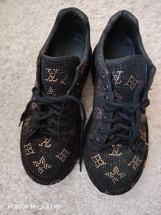 Vand pantofi sport  model Louis Vuitton