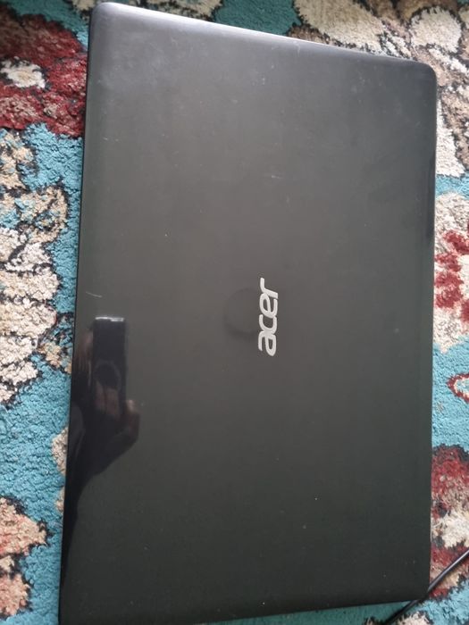 Buxoroda Acer Noutbooki tez va arzon narxda sotilad.i