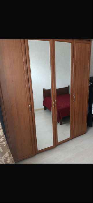 продам вместительный шкаф