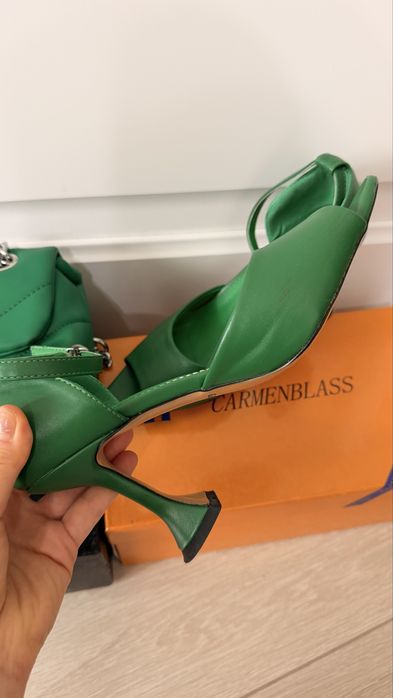 Кожаные туфли 39 размер