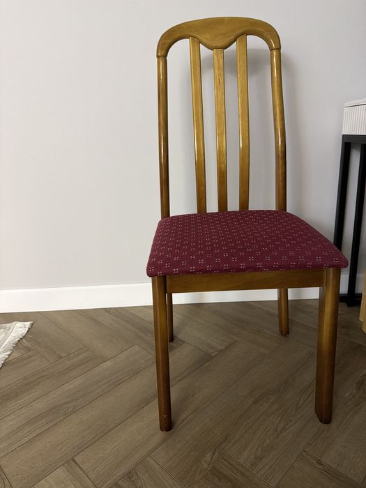 Продам 2 подержаных стула со спинкой