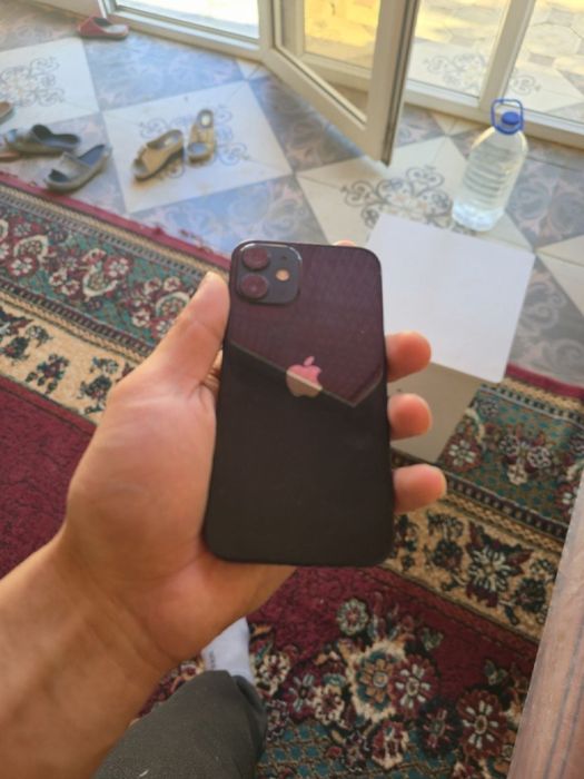 Iphone 12 mini.