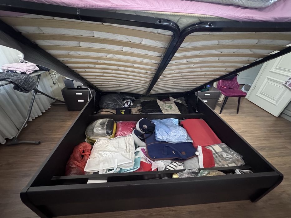 Двухспальная кровать