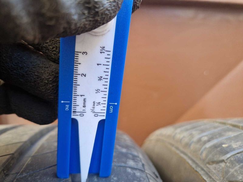 2 Michelin R19 235/55
летни гуми
DOT5122