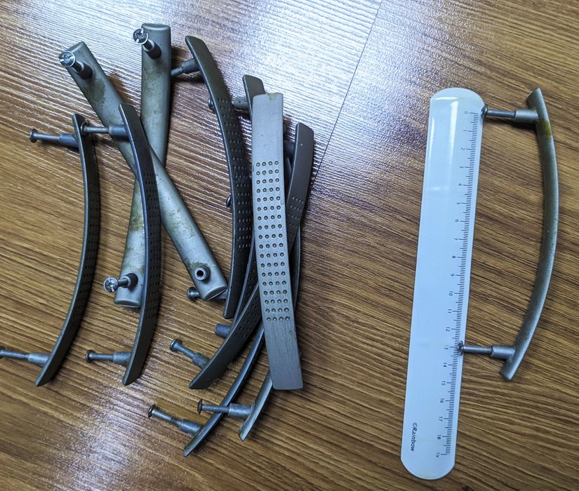 Мебельные ручки продам бу 11штук