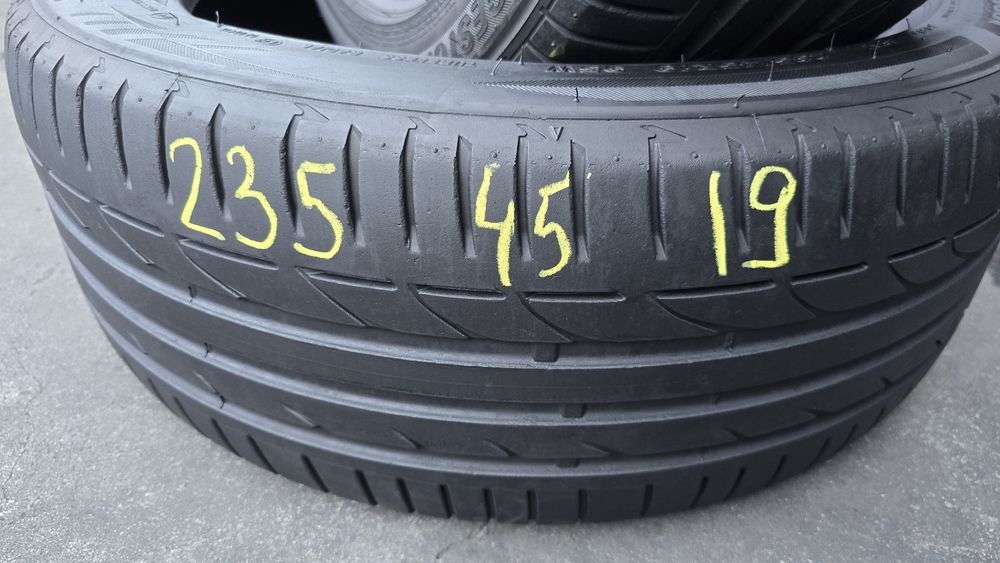 2 anvelope vară Bridgestone 235/45/19