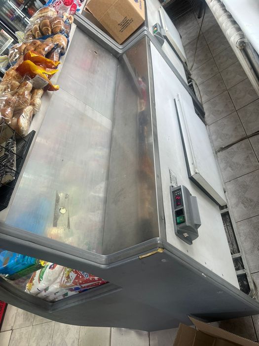 Холодильник витринный