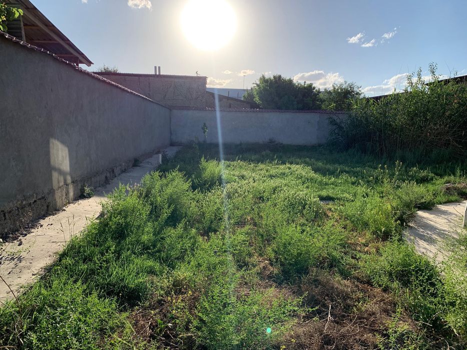 Участок с домом 8 соток. Торг уместен