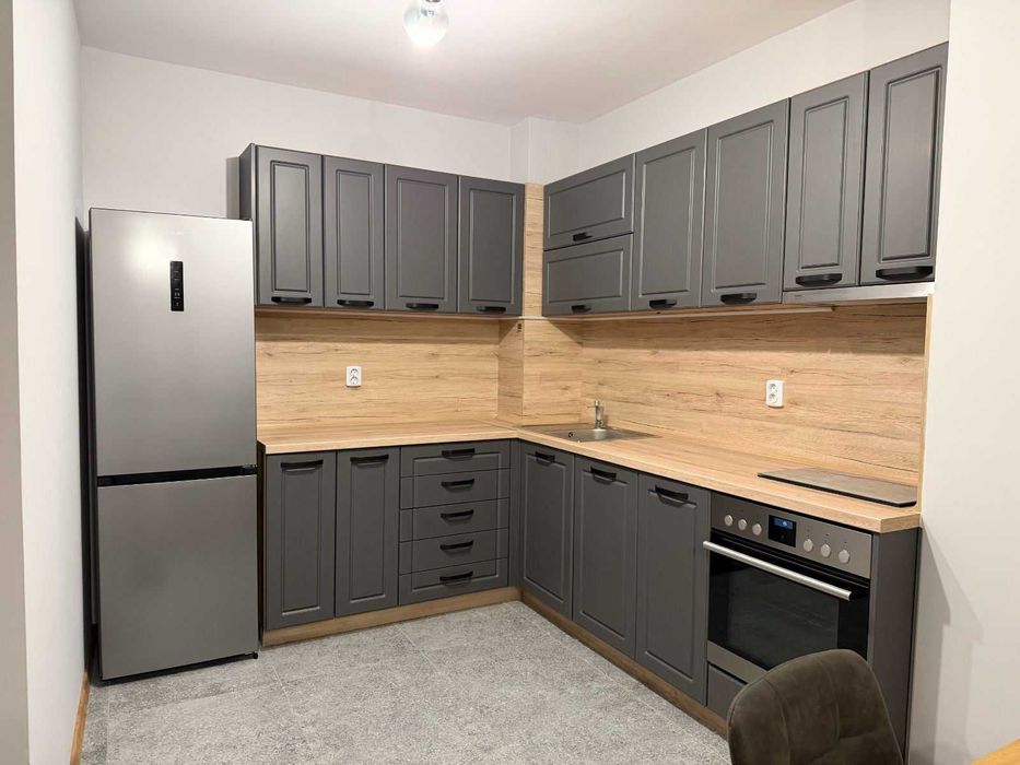 Под наем обзаведен апартамент  с паркомясто в квартал Трошево