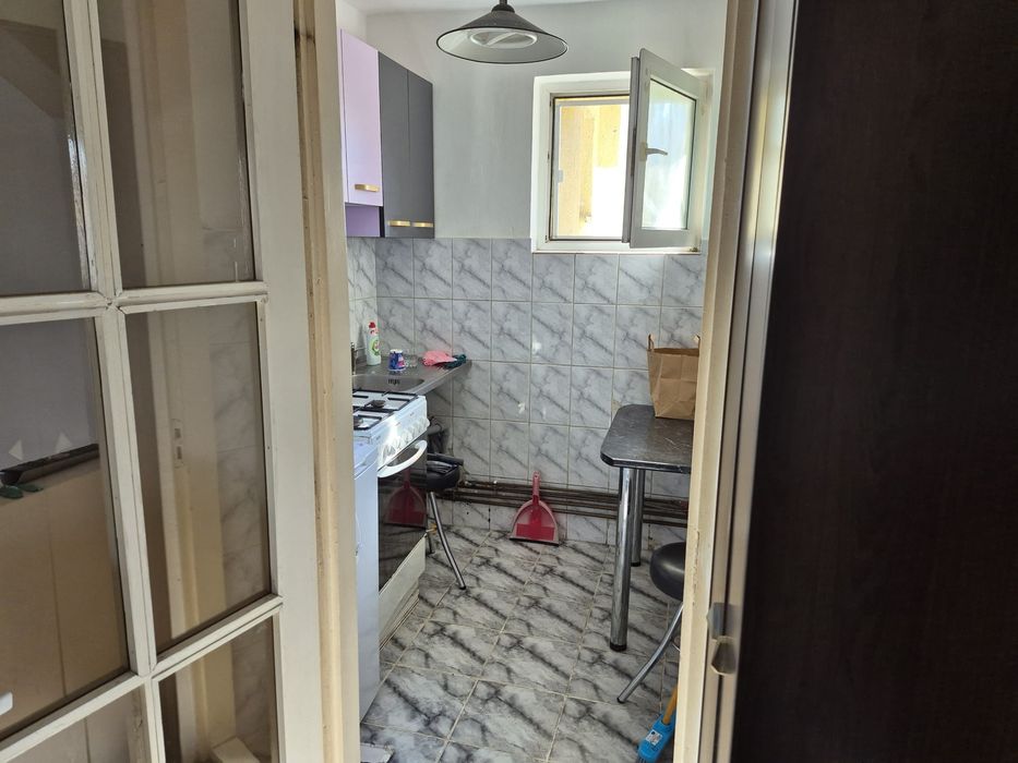 Apartament semidecomandat