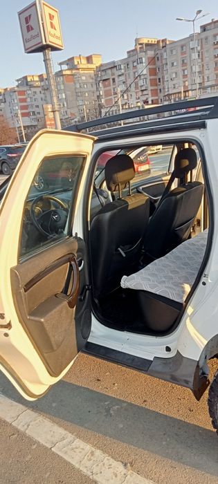 Vând Dacia Duster