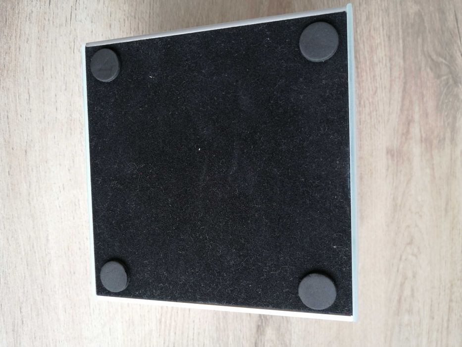 Cтъклена кутия за бижута бяла със златен надпис