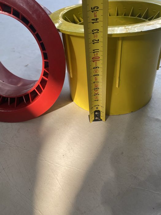 Предлагам пластмасови втулки