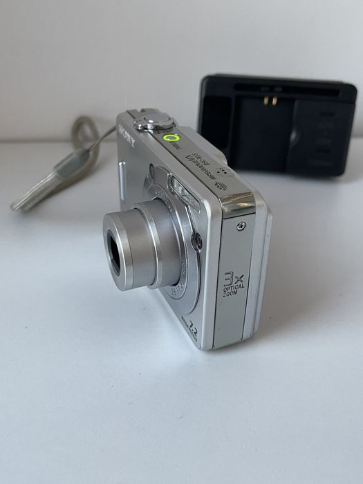 Aparat Foto Digital SONY Cyber-Shot DSC-W55 Silver 7.2 MP Senzor CCD 3x Optical Zoom