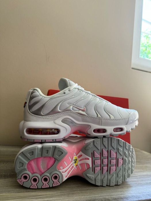 Adidasi nike tun