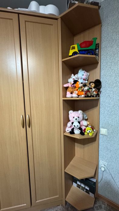 Продам угловой шкаф