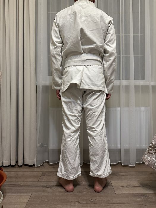 Кимоно для джиу джитсу или грэпплинга