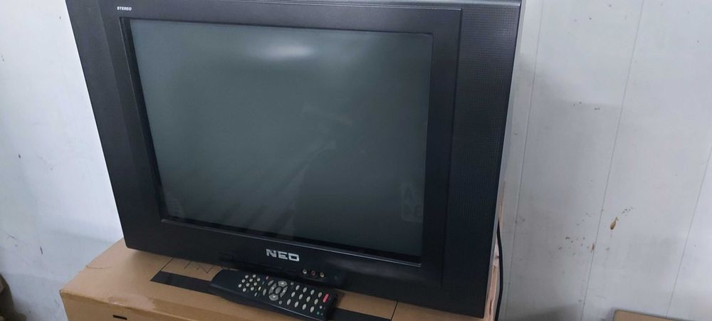 Телевизор "NEO" 21 инча работещ.