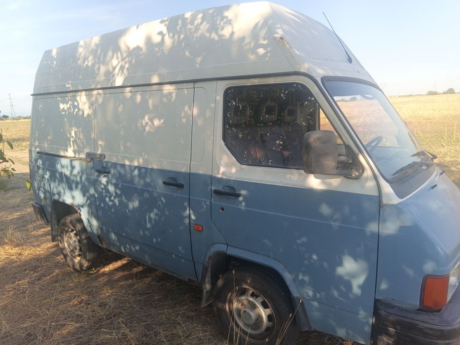 Бус Nissan Trade 75