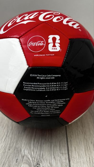 Мяч coca cola.      .
