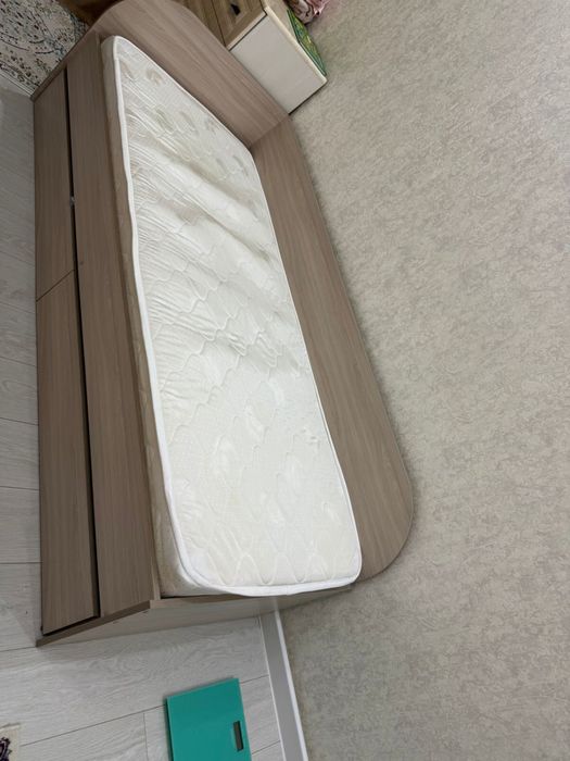 Кровать полуторка с матрасом