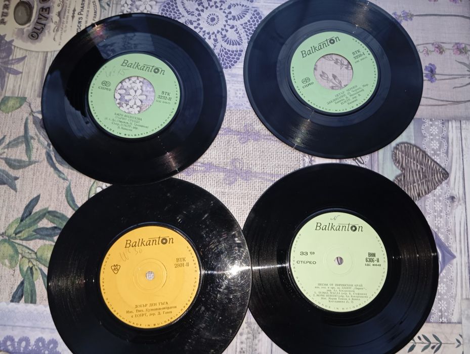 Лот от 25 бр. малки грамофонни плочи балкантон