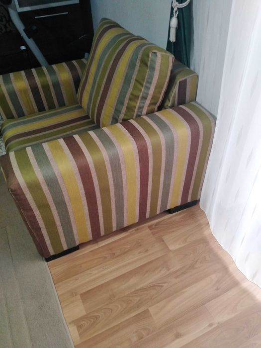 Canapea extensibilă și 2 fotolii