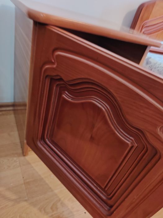 Dormitor complet în stare foarte bună – dulap, pat, noptiere, comodă