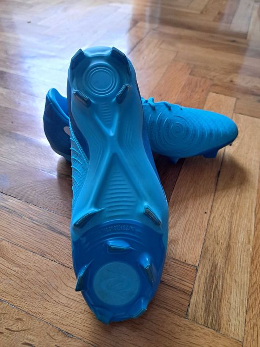 Футболни обувки бутонки NIKE 40 номер