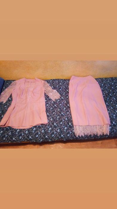 Продам костюм, розовый женский красивый. Размер 42-44