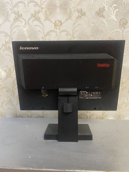 монитор Lenovo 22 инча LED