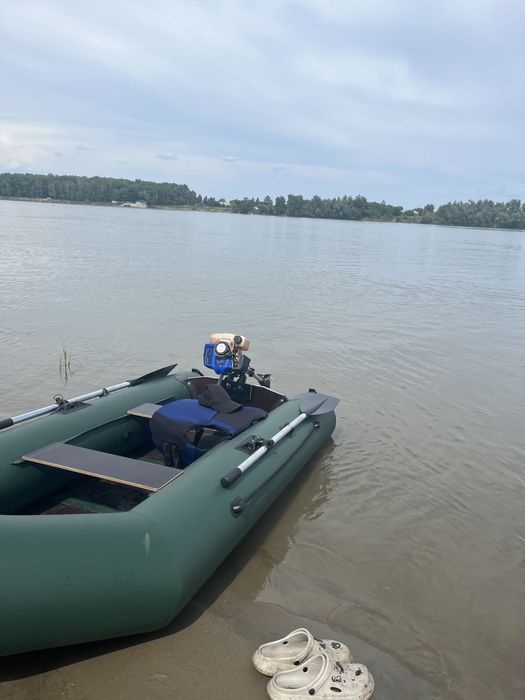 Продам лодку с мотором