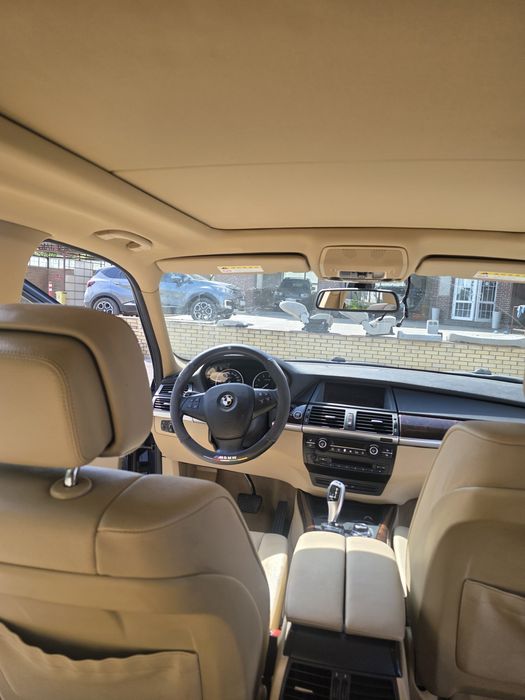 Продам BMW X5 2010г