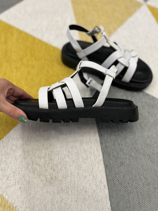 Сандалии Zara