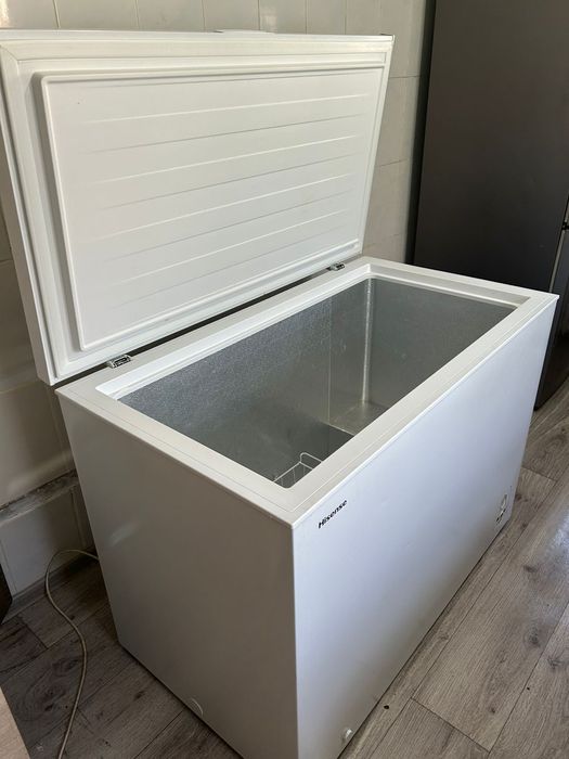 Продаётся морозильник новый Hisense