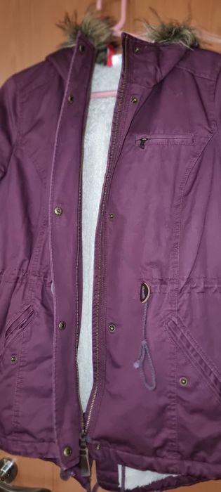 Тъмно червена парка