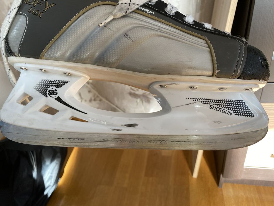 Коньки хоккейные